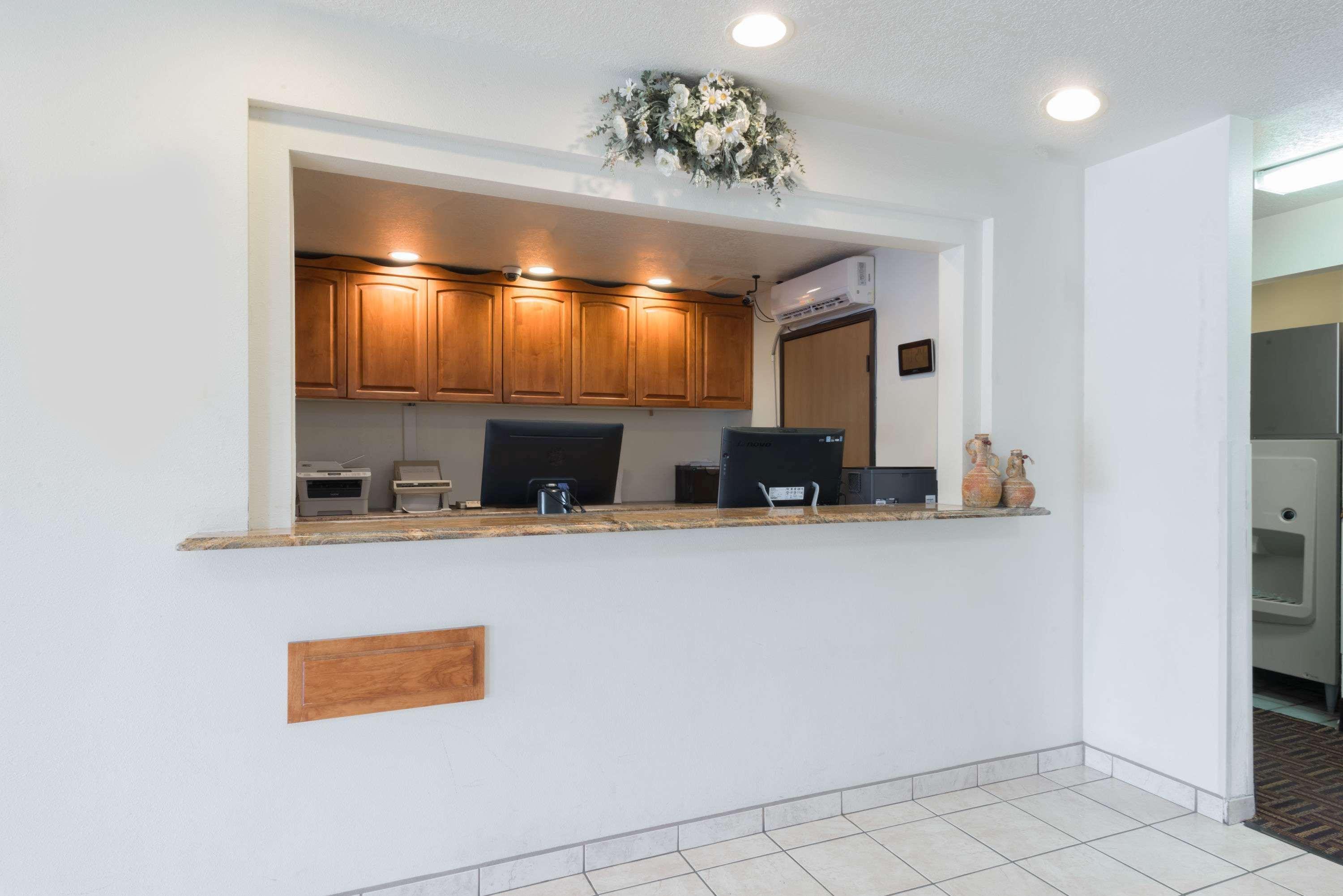 Super 8 By Wyndham Bernalillo Hotel Екстериор снимка