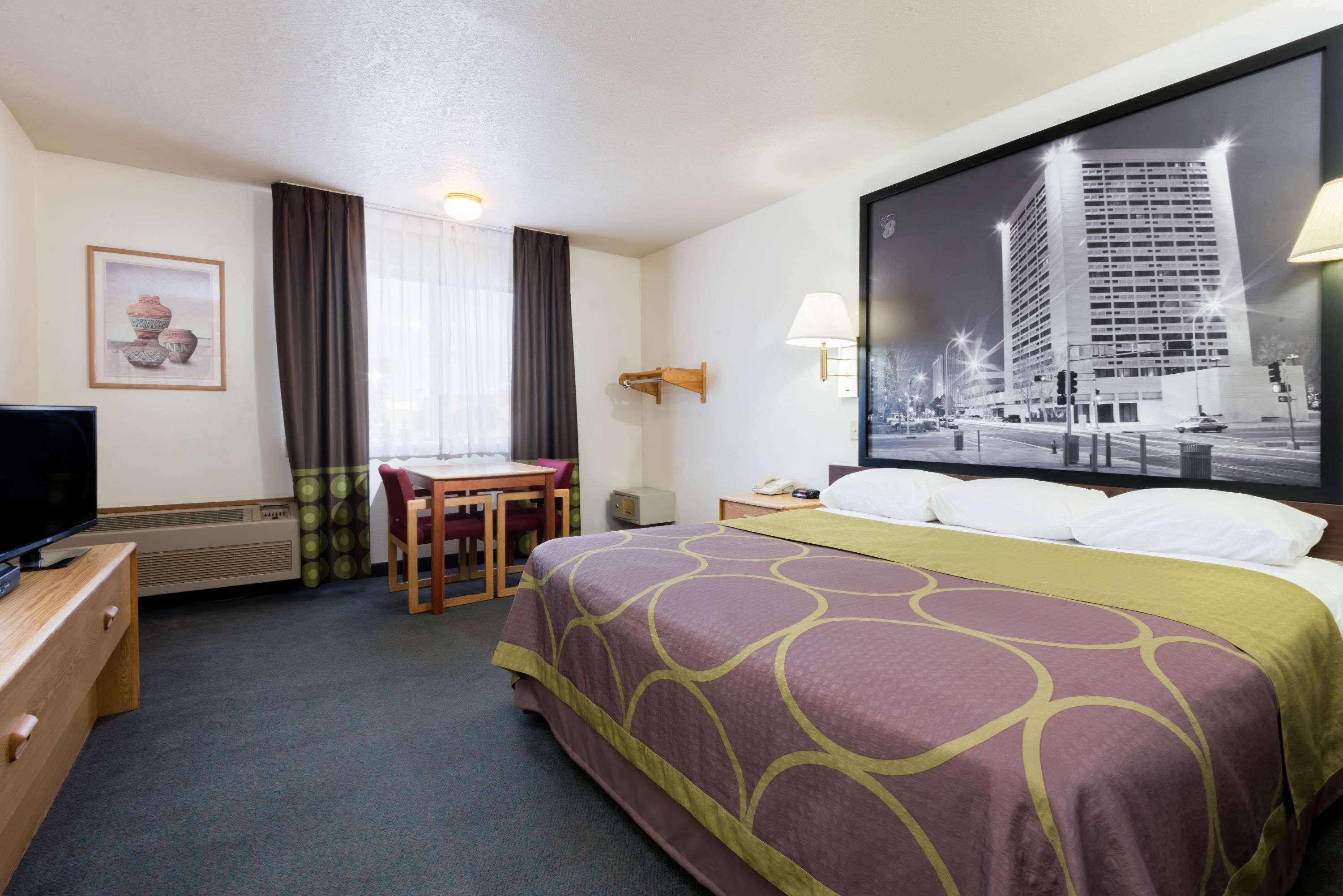 Super 8 By Wyndham Bernalillo Hotel Екстериор снимка