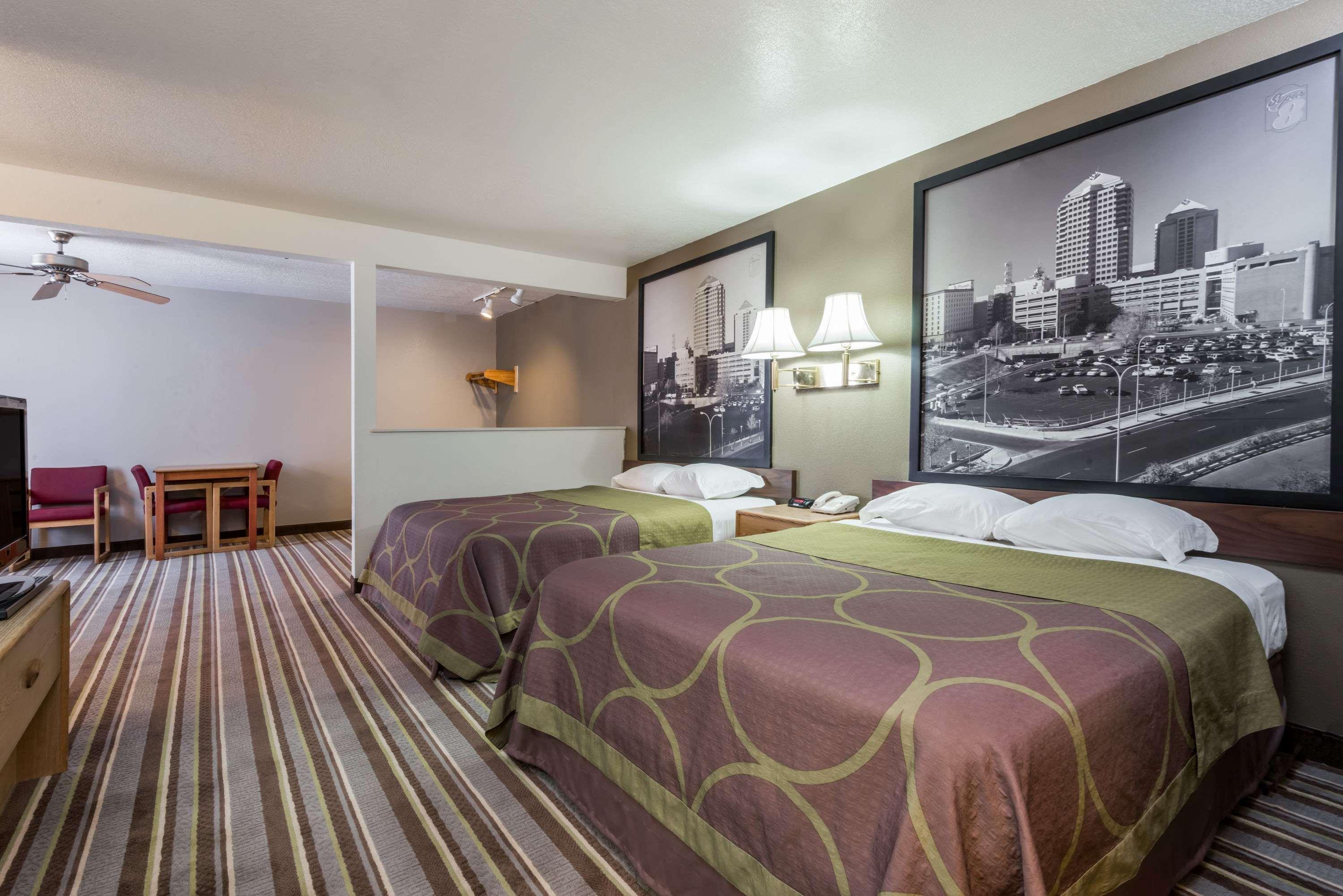 Super 8 By Wyndham Bernalillo Hotel Екстериор снимка