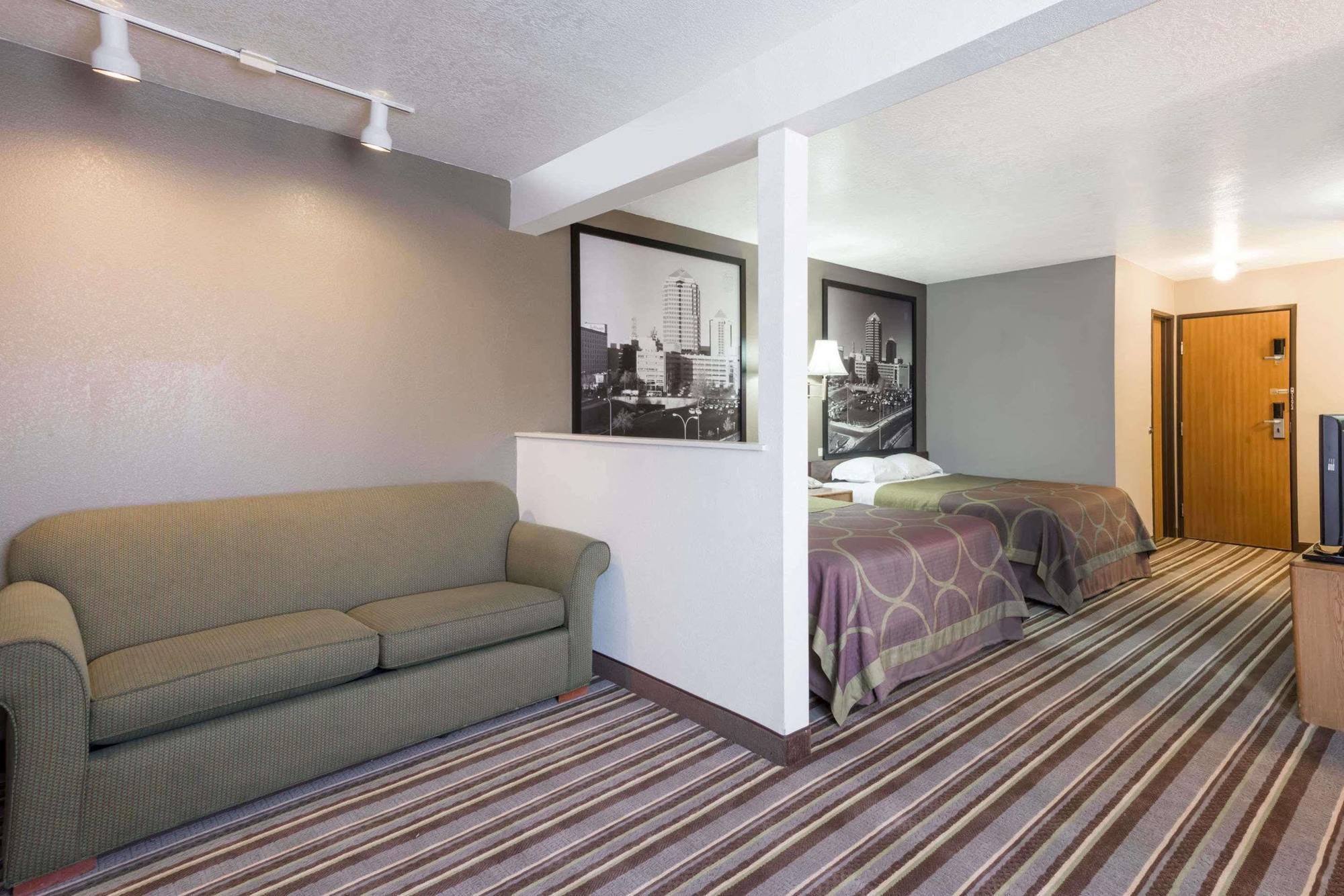Super 8 By Wyndham Bernalillo Hotel Екстериор снимка