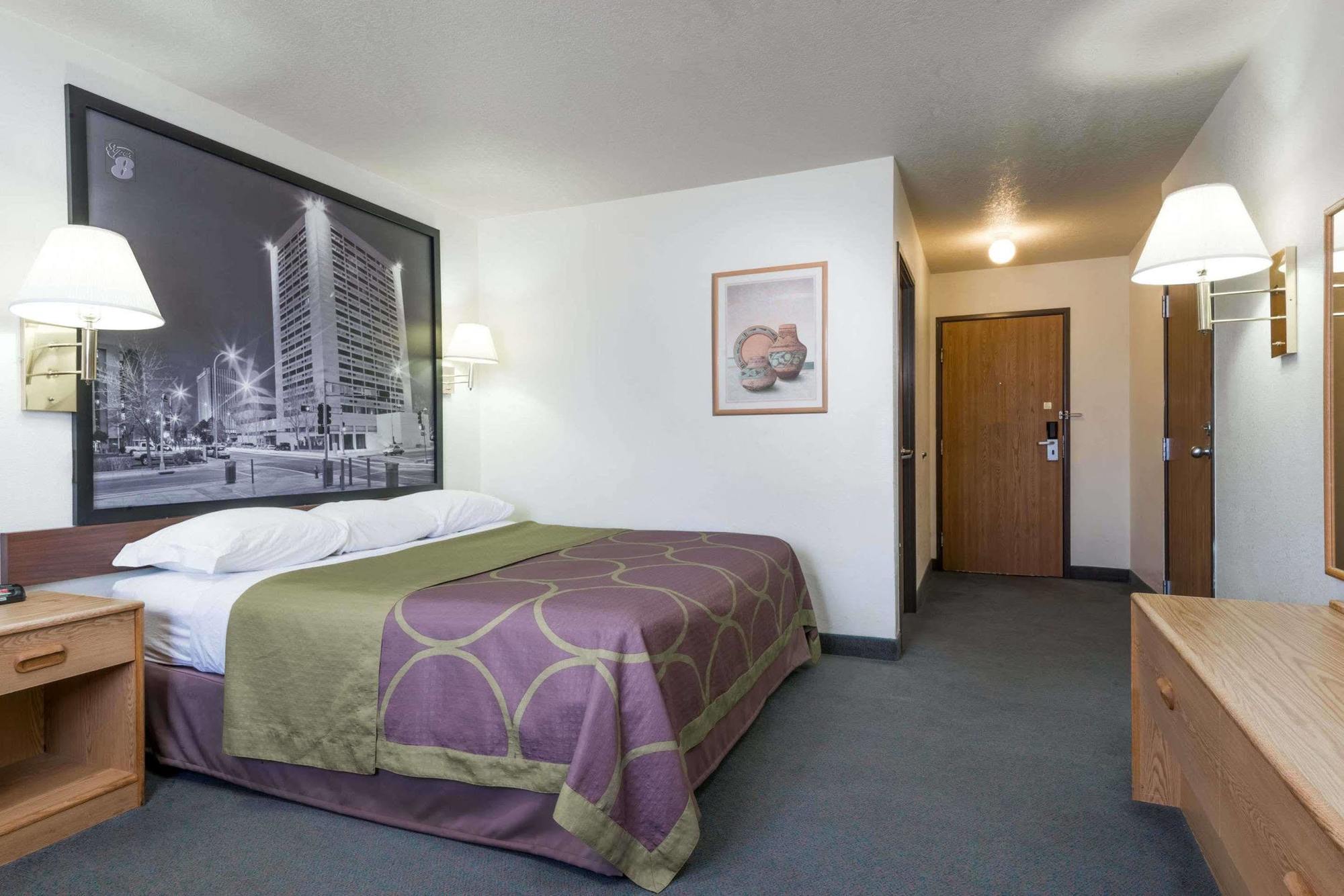 Super 8 By Wyndham Bernalillo Hotel Екстериор снимка