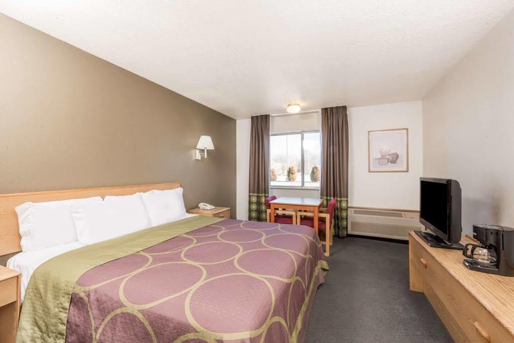 Super 8 By Wyndham Bernalillo Hotel Екстериор снимка