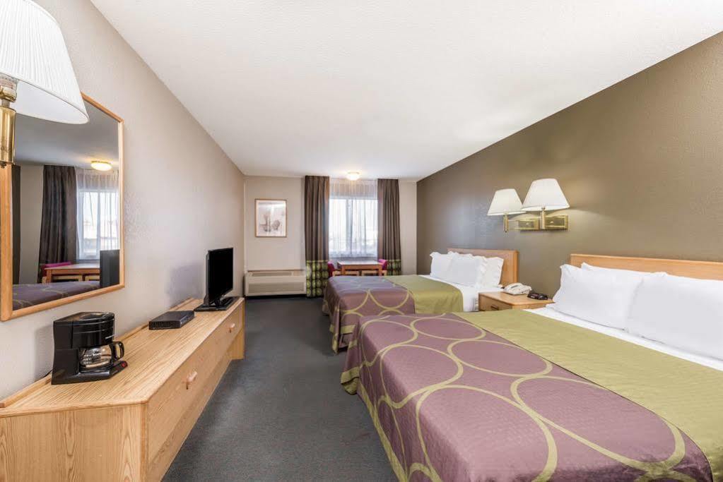 Super 8 By Wyndham Bernalillo Hotel Екстериор снимка