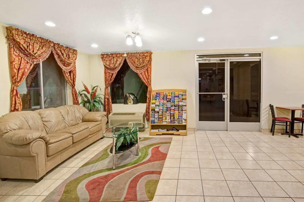Super 8 By Wyndham Bernalillo Hotel Екстериор снимка