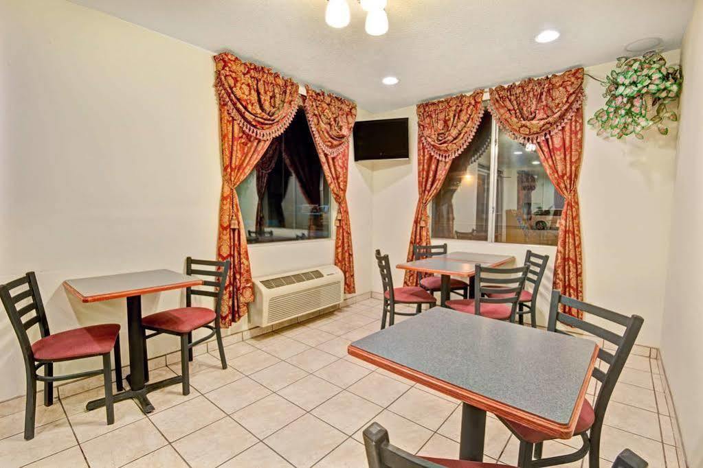 Super 8 By Wyndham Bernalillo Hotel Екстериор снимка